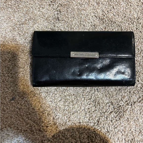 Michael Kors Wallet - Picture 1 of 6